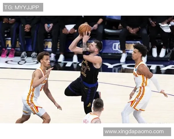 湖人68-48领先老鹰，东契奇21分5三分遭包夹